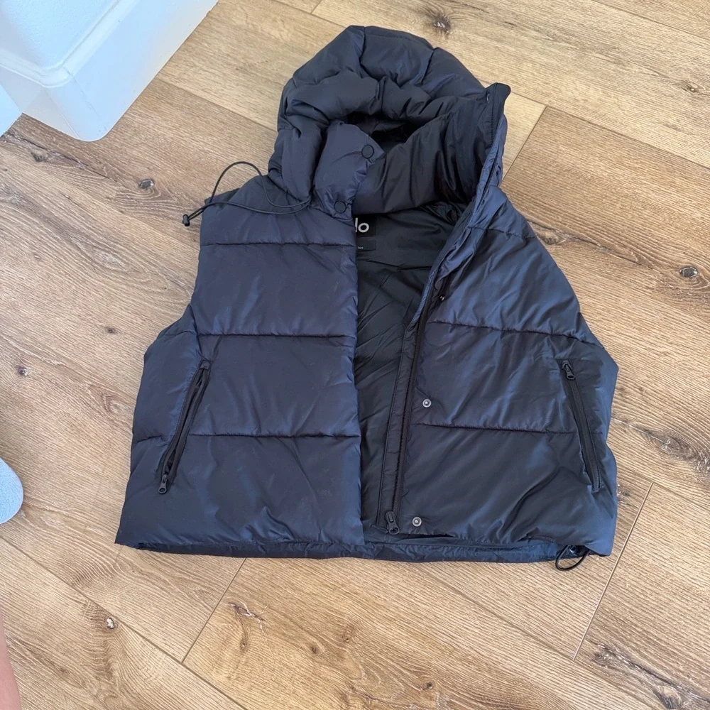 alo gold rush Puffer Hooded Vest - Picture 2 of 3
